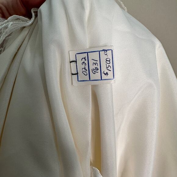 NWT- Wedding gown, strapless, ivory - Picture 9 of 16